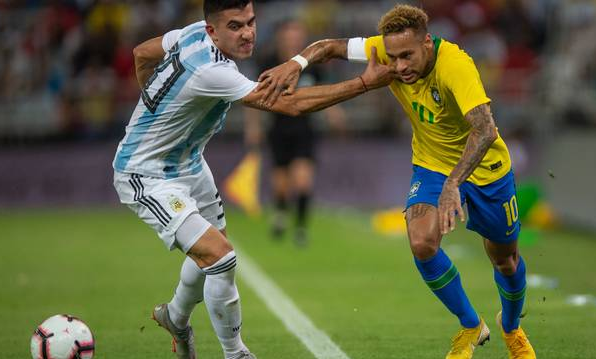  小因扎吉变阵三中卫激活国米进攻端  