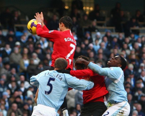  勒沃库森核心染红离场，十人应战憾负柏林联合  